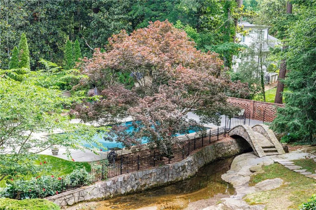510 Londonberry Road, Atlanta, Georgia 30327, 6 Bedrooms Bedrooms, 0 ,4 BathroomsBathrooms,Residential,For Sale,510 Londonberry Road,7776286