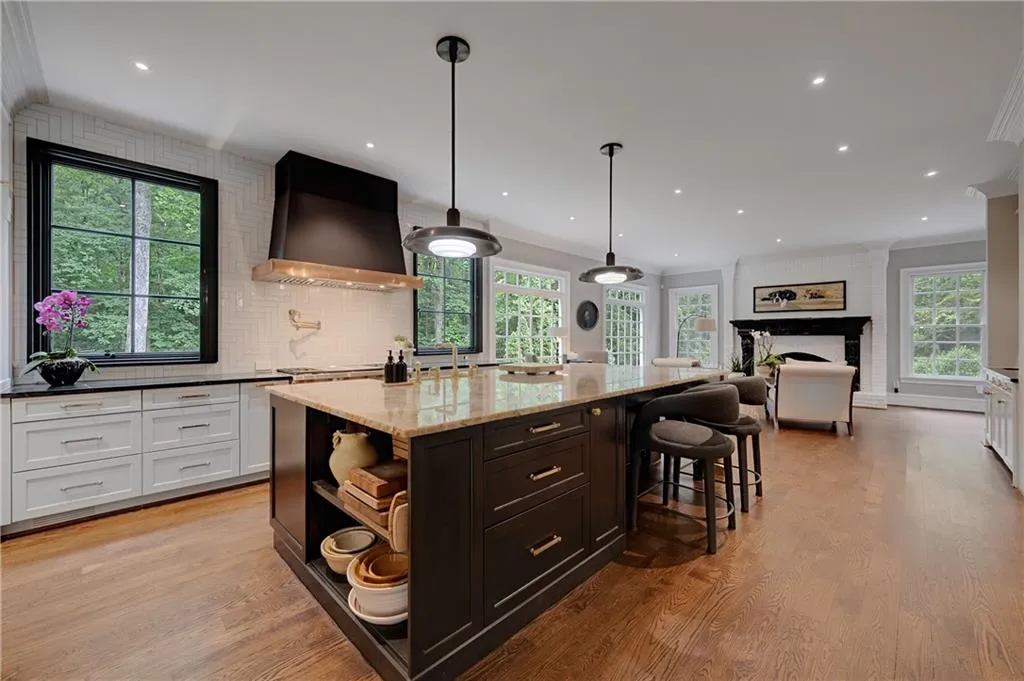 510 Londonberry Road, Atlanta, Georgia 30327, 6 Bedrooms Bedrooms, 0 ,4 BathroomsBathrooms,Residential,For Sale,510 Londonberry Road,7776286