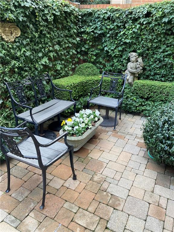 50 Willow Glen NE Unit 50, Atlanta, Georgia 30342, 3 Bedrooms Bedrooms, ,3 BathroomsBathrooms,Residential,Sold,50 Willow Glen NE Unit 50,7254404