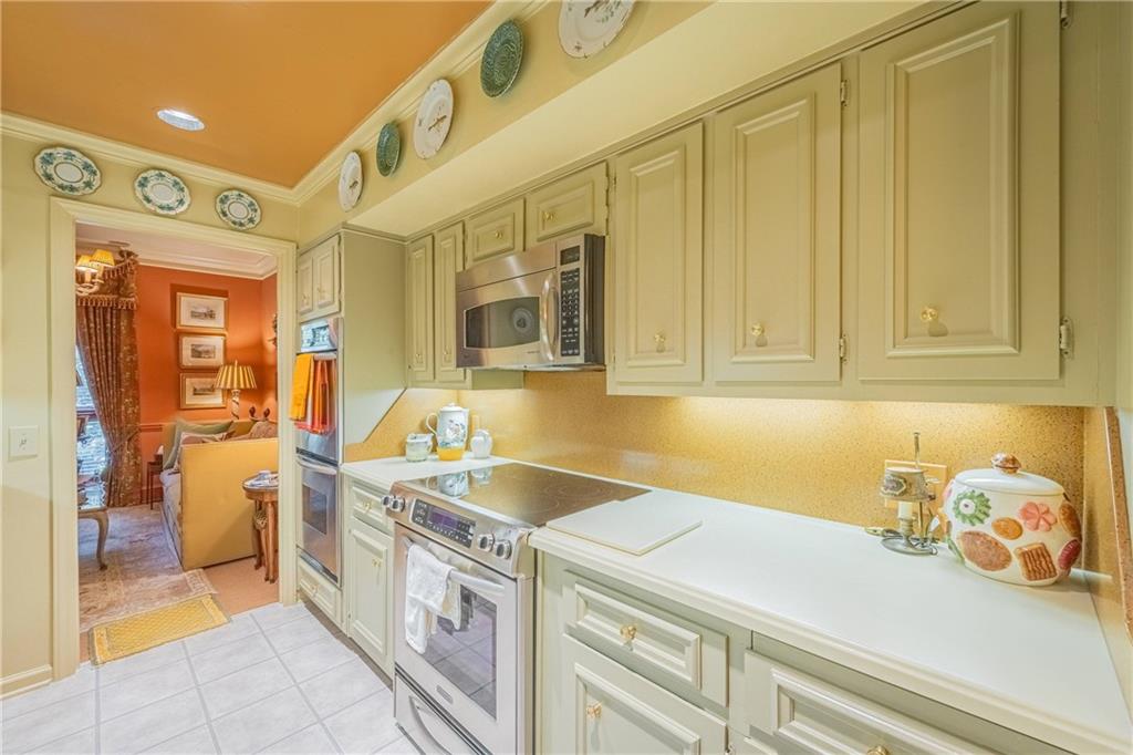 50 Willow Glen NE Unit 50, Atlanta, Georgia 30342, 3 Bedrooms Bedrooms, ,3 BathroomsBathrooms,Residential,Sold,50 Willow Glen NE Unit 50,7254404