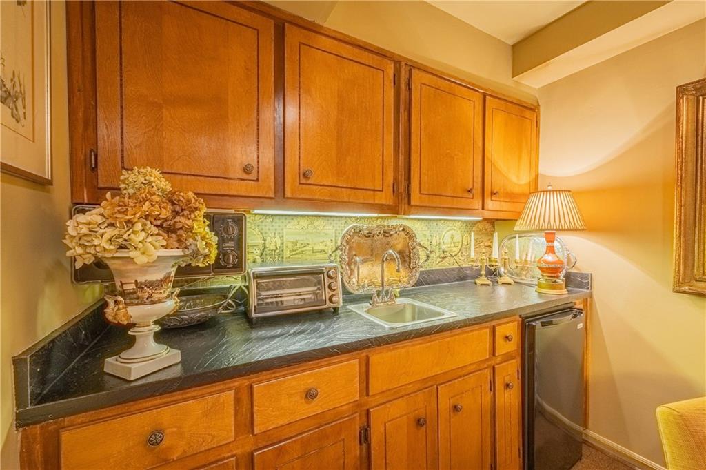 50 Willow Glen NE Unit 50, Atlanta, Georgia 30342, 3 Bedrooms Bedrooms, ,3 BathroomsBathrooms,Residential,Sold,50 Willow Glen NE Unit 50,7254404