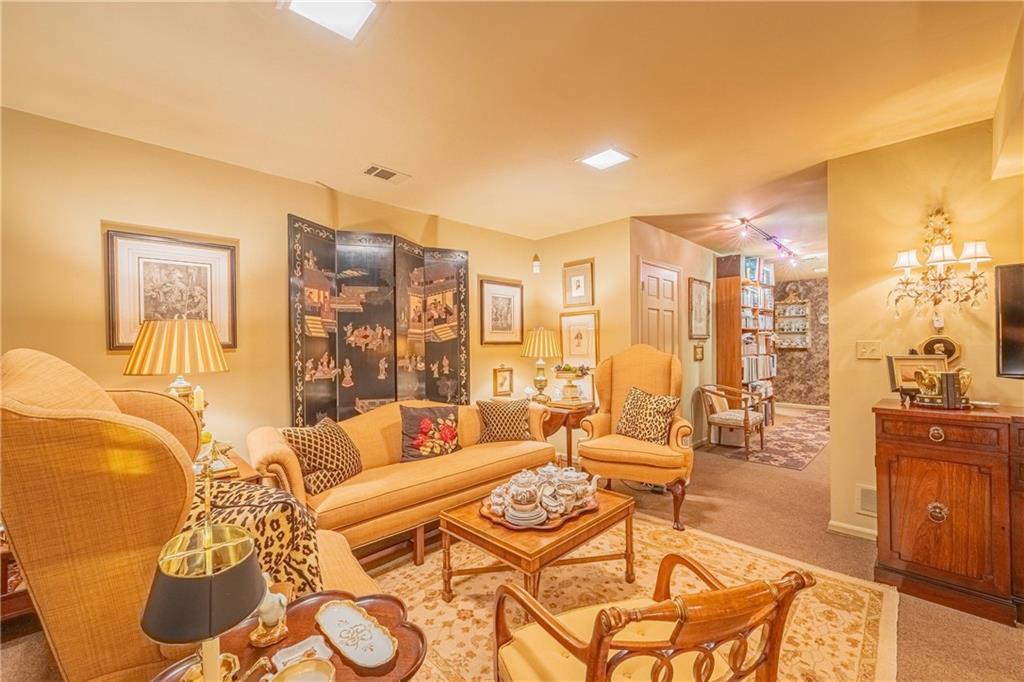 50 Willow Glen NE Unit 50, Atlanta, Georgia 30342, 3 Bedrooms Bedrooms, ,3 BathroomsBathrooms,Residential,Sold,50 Willow Glen NE Unit 50,7254404