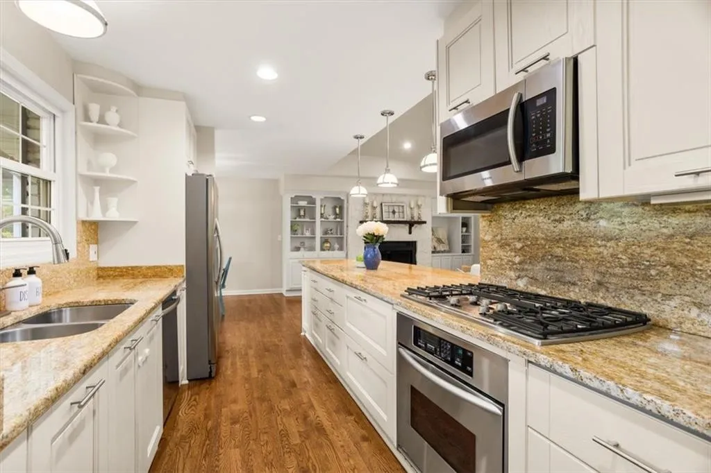 5114 N Ivy Road Ne, Atlanta, Georgia 30342, 4 Bedrooms Bedrooms, ,3 BathroomsBathrooms,Residential,For Sale,5114 N Ivy Road Ne,7658366