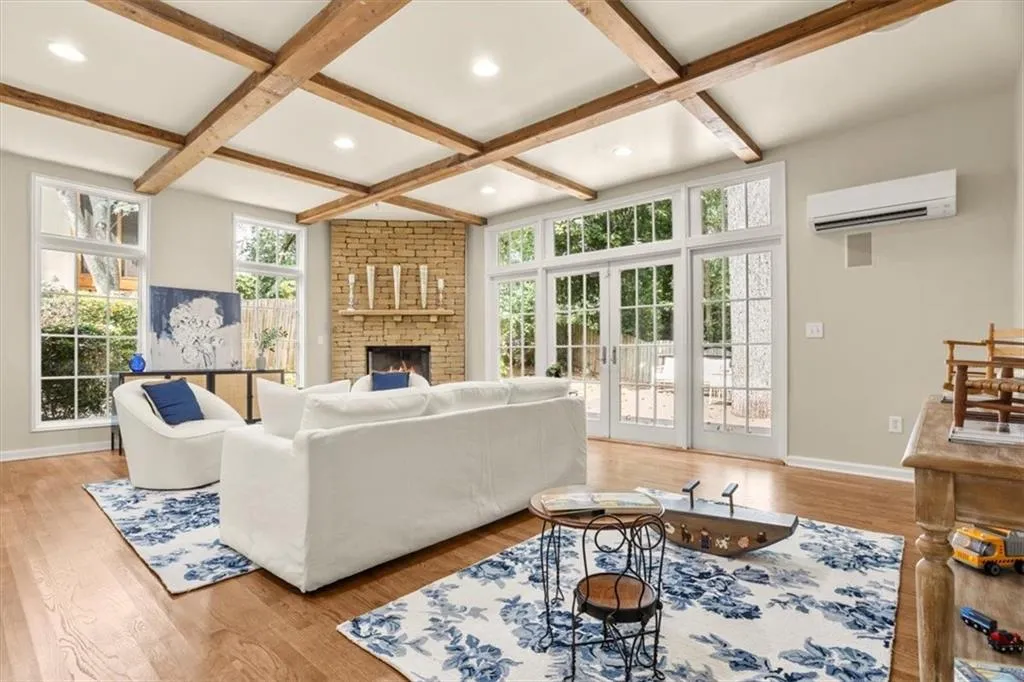 5114 N Ivy Road Ne, Atlanta, Georgia 30342, 4 Bedrooms Bedrooms, ,3 BathroomsBathrooms,Residential,For Sale,5114 N Ivy Road Ne,7658366