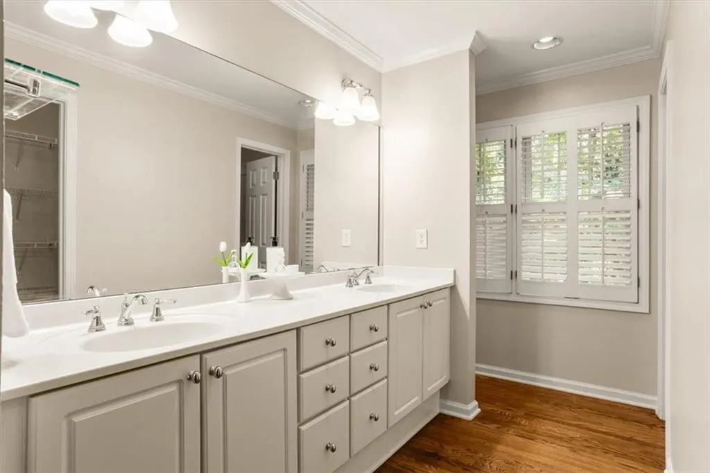 5114 N Ivy Road Ne, Atlanta, Georgia 30342, 4 Bedrooms Bedrooms, ,3 BathroomsBathrooms,Residential,For Sale,5114 N Ivy Road Ne,7658366