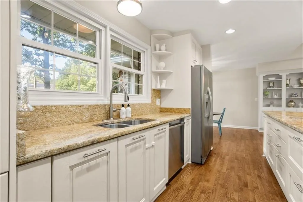 5114 N Ivy Road Ne, Atlanta, Georgia 30342, 4 Bedrooms Bedrooms, ,3 BathroomsBathrooms,Residential,For Sale,5114 N Ivy Road Ne,7658366