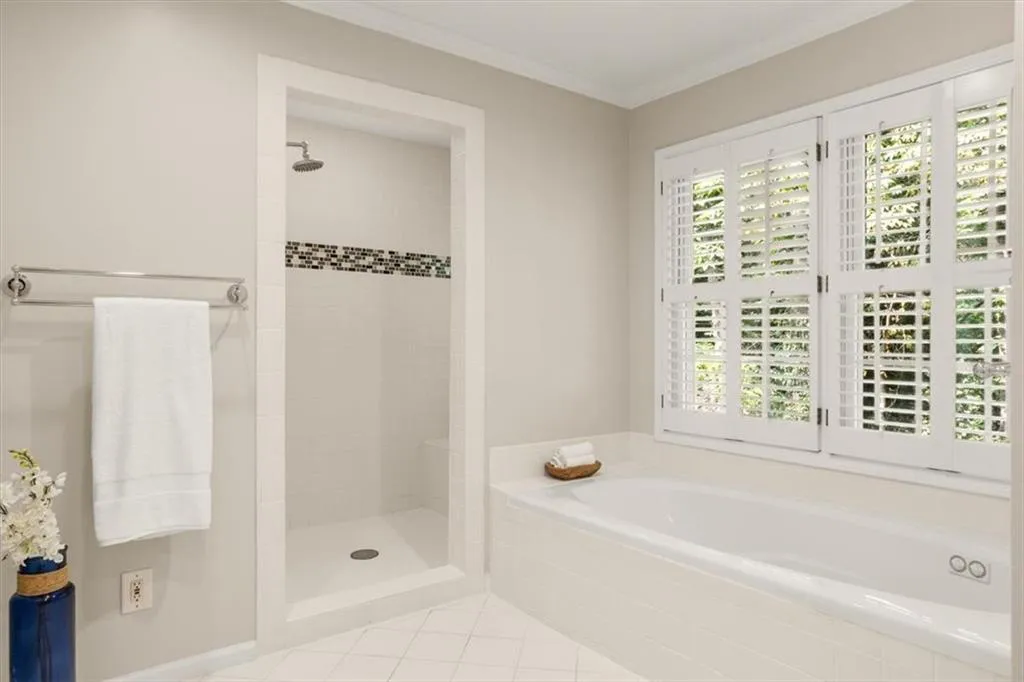 5114 N Ivy Road Ne, Atlanta, Georgia 30342, 4 Bedrooms Bedrooms, ,3 BathroomsBathrooms,Residential,For Sale,5114 N Ivy Road Ne,7658366