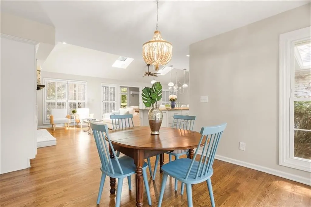5114 N Ivy Road Ne, Atlanta, Georgia 30342, 4 Bedrooms Bedrooms, ,3 BathroomsBathrooms,Residential,For Sale,5114 N Ivy Road Ne,7658366
