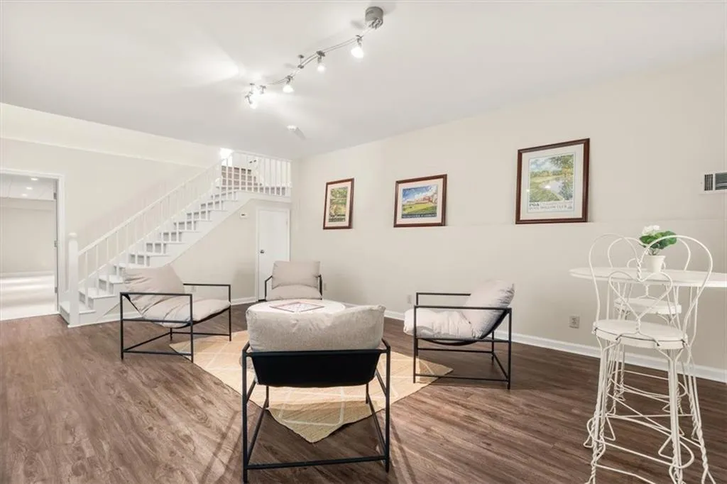 5114 N Ivy Road Ne, Atlanta, Georgia 30342, 4 Bedrooms Bedrooms, ,3 BathroomsBathrooms,Residential,For Sale,5114 N Ivy Road Ne,7658366