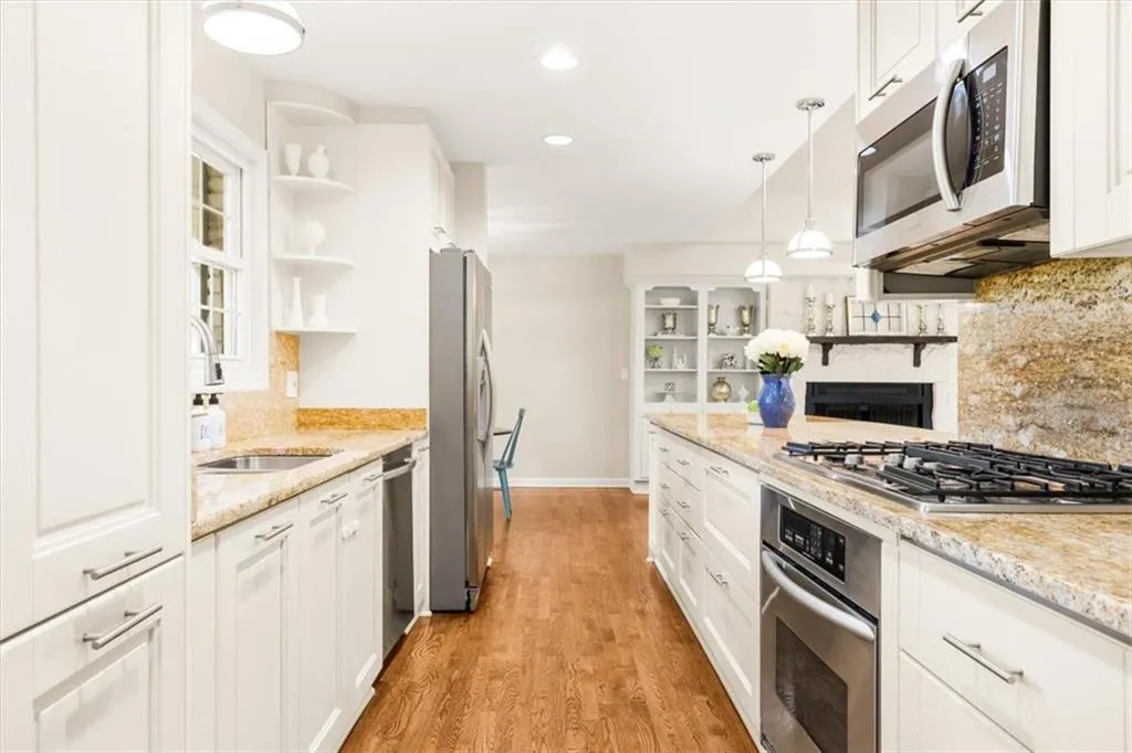 5114 N Ivy Road Ne, Atlanta, Georgia 30342, 4 Bedrooms Bedrooms, ,3 BathroomsBathrooms,Residential,For Sale,5114 N Ivy Road Ne,7658366