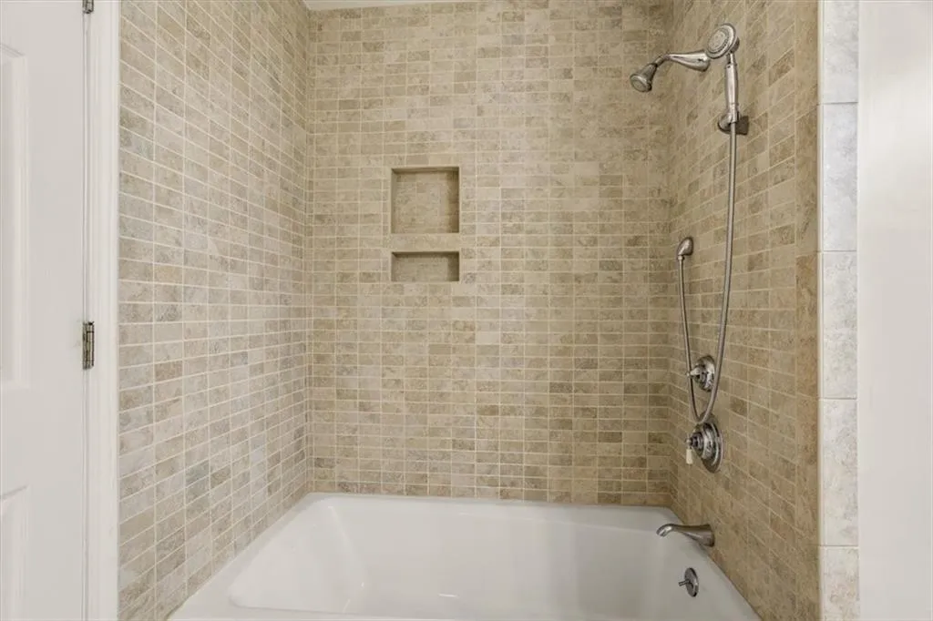 5114 N Ivy Road Ne, Atlanta, Georgia 30342, 4 Bedrooms Bedrooms, ,3 BathroomsBathrooms,Residential,For Sale,5114 N Ivy Road Ne,7658366