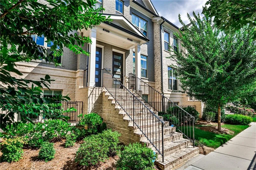 4213 Deming Circle, Atlanta, Georgia 30342, 2 Bedrooms Bedrooms, ,2 BathroomsBathrooms,Residential,Sold,4213 Deming Circle,7083715