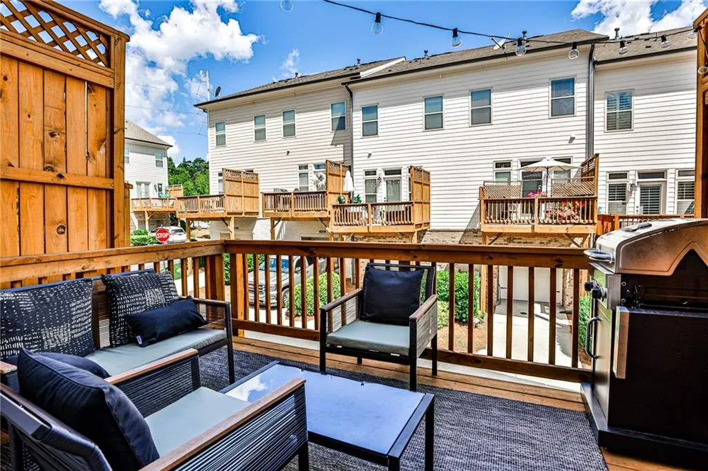 4213 Deming Circle, Atlanta, Georgia 30342, 2 Bedrooms Bedrooms, ,2 BathroomsBathrooms,Residential,Sold,4213 Deming Circle,7083715