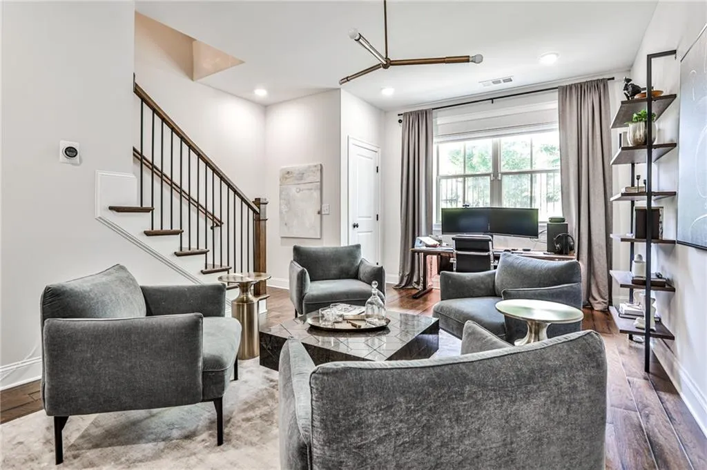 4213 Deming Circle, Atlanta, Georgia 30342, 2 Bedrooms Bedrooms, ,2 BathroomsBathrooms,Residential,Sold,4213 Deming Circle,7083715