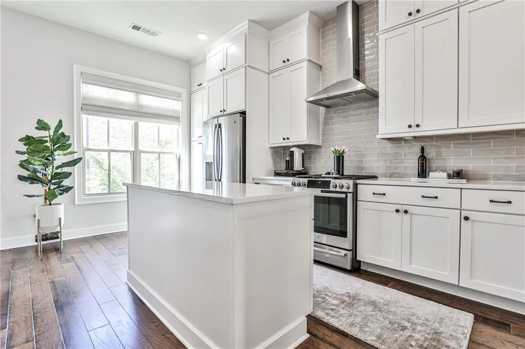 4213 Deming Circle, Atlanta, Georgia 30342, 2 Bedrooms Bedrooms, ,2 BathroomsBathrooms,Residential,Sold,4213 Deming Circle,7083715