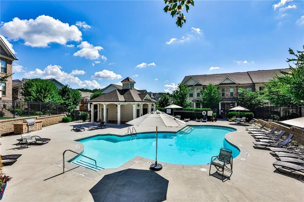 4213 Deming Circle, Atlanta, Georgia 30342, 2 Bedrooms Bedrooms, ,2 BathroomsBathrooms,Residential,Sold,4213 Deming Circle,7083715