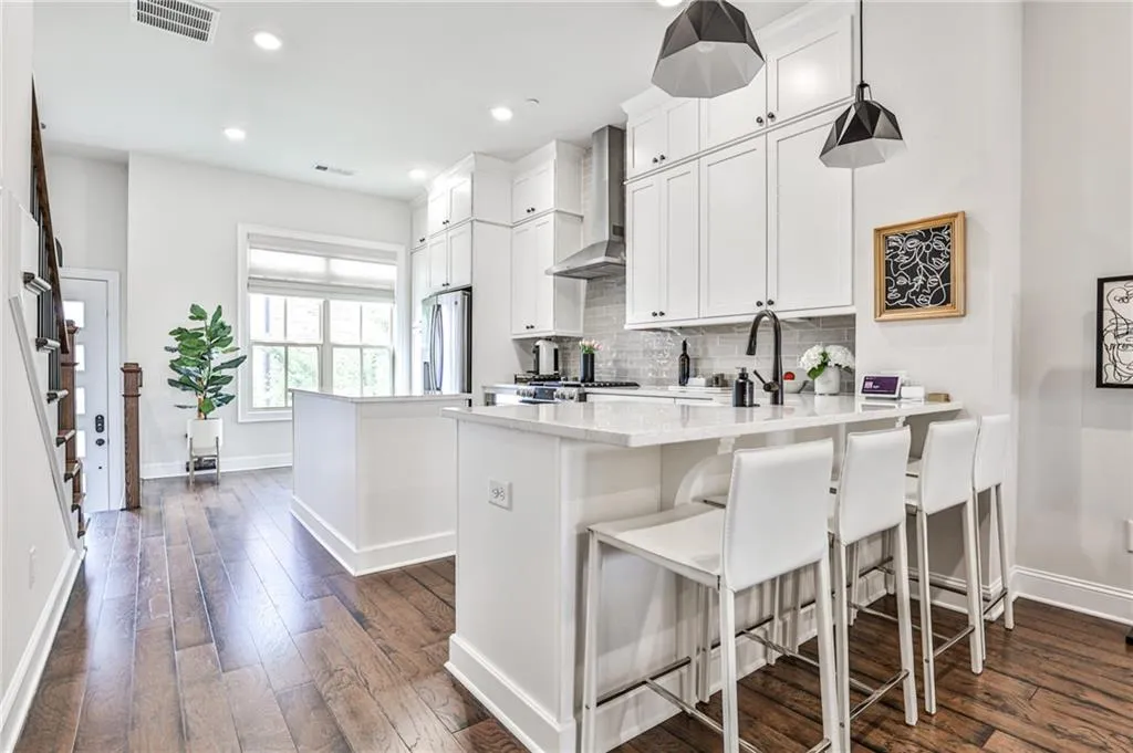 4213 Deming Circle, Atlanta, Georgia 30342, 2 Bedrooms Bedrooms, ,2 BathroomsBathrooms,Residential,Sold,4213 Deming Circle,7083715