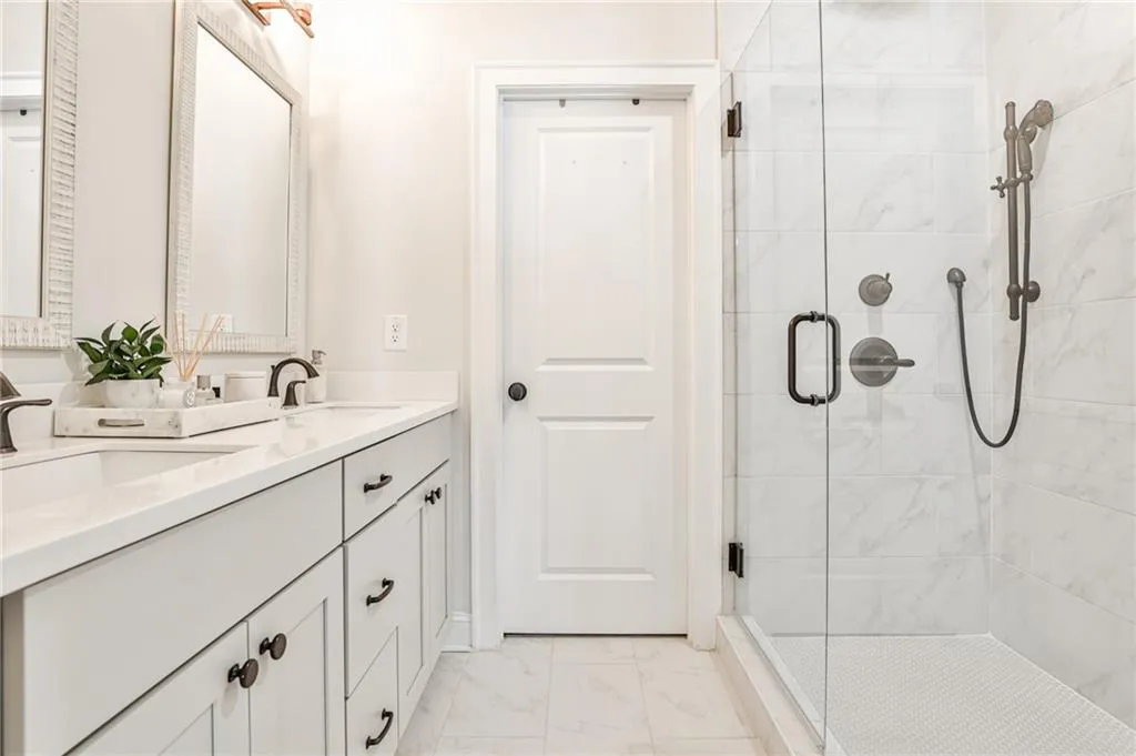 4213 Deming Circle, Atlanta, Georgia 30342, 2 Bedrooms Bedrooms, ,2 BathroomsBathrooms,Residential,Sold,4213 Deming Circle,7083715