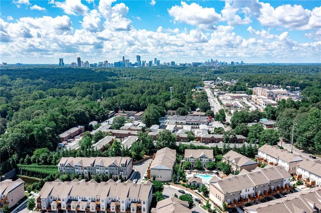 4213 Deming Circle, Atlanta, Georgia 30342, 2 Bedrooms Bedrooms, ,2 BathroomsBathrooms,Residential,Sold,4213 Deming Circle,7083715