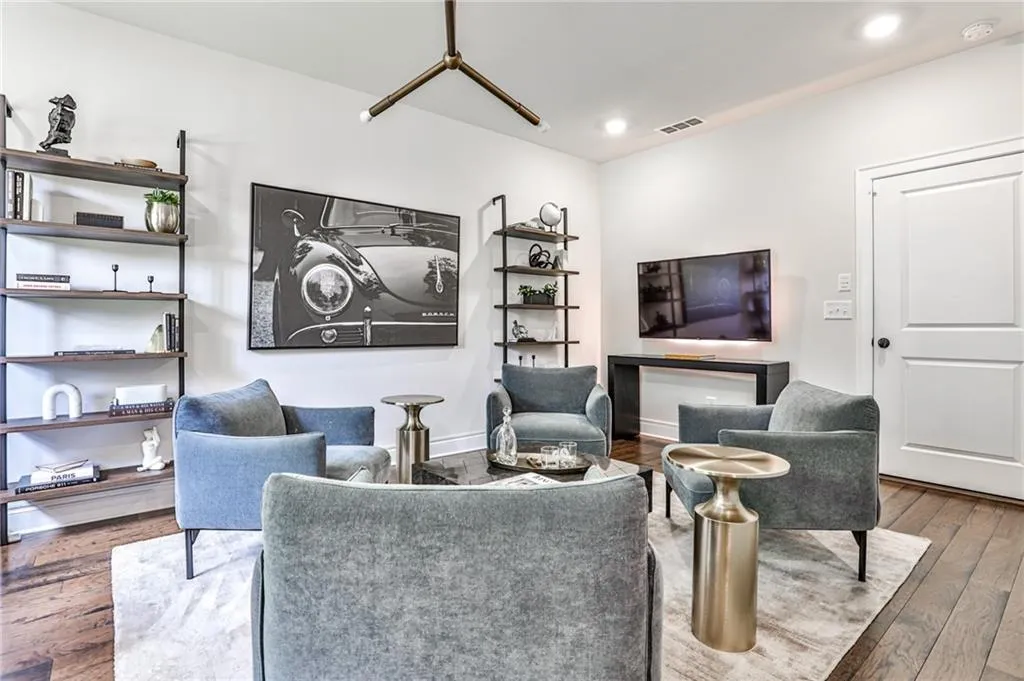 4213 Deming Circle, Atlanta, Georgia 30342, 2 Bedrooms Bedrooms, ,2 BathroomsBathrooms,Residential,Sold,4213 Deming Circle,7083715