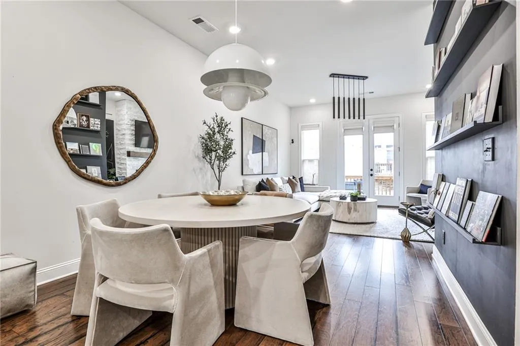 4213 Deming Circle, Atlanta, Georgia 30342, 2 Bedrooms Bedrooms, ,2 BathroomsBathrooms,Residential,Sold,4213 Deming Circle,7083715