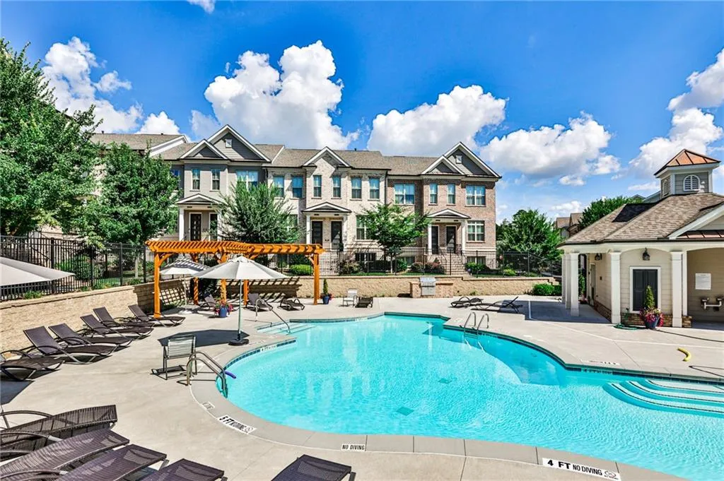 4213 Deming Circle, Atlanta, Georgia 30342, 2 Bedrooms Bedrooms, ,2 BathroomsBathrooms,Residential,Sold,4213 Deming Circle,7083715