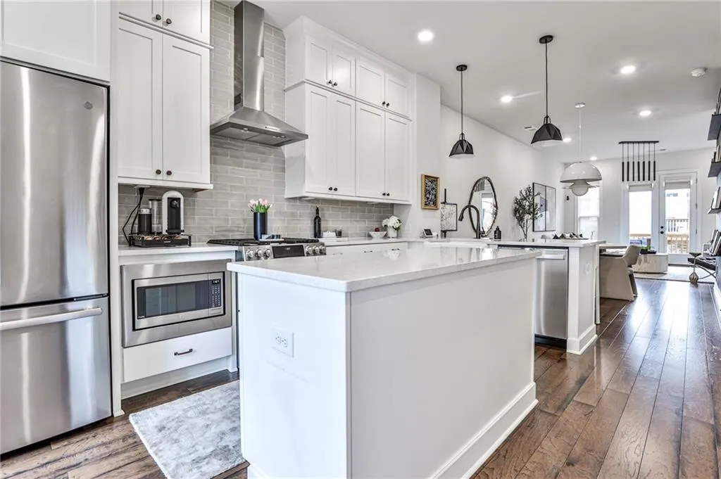 4213 Deming Circle, Atlanta, Georgia 30342, 2 Bedrooms Bedrooms, ,2 BathroomsBathrooms,Residential,Sold,4213 Deming Circle,7083715