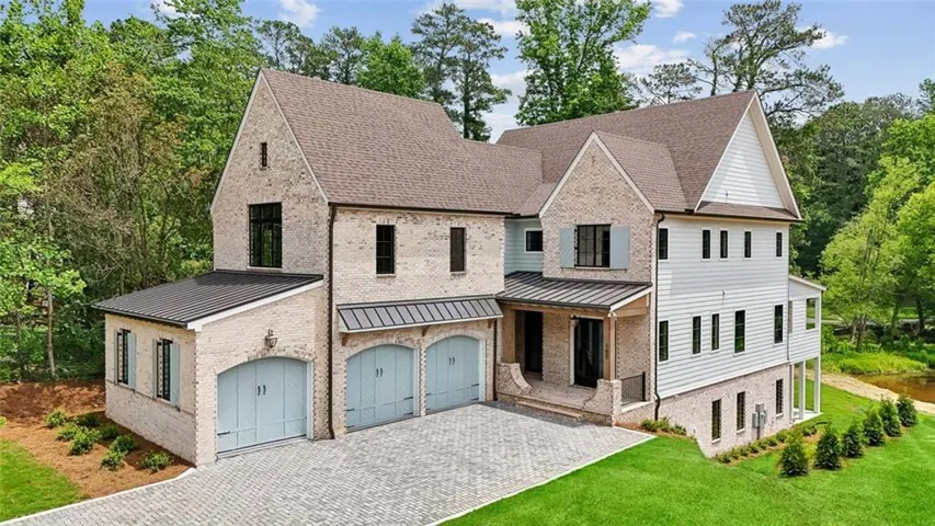 160 Lake Estates Drive, Roswell, Georgia 30075