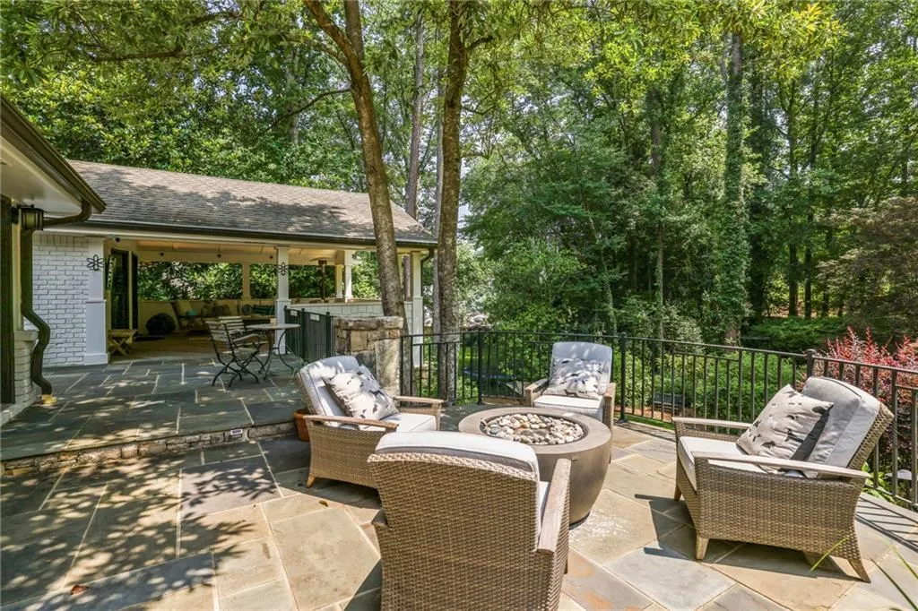 6145 Riverwood Drive, Sandy Springs, Georgia 30328, 6 Bedrooms Bedrooms, ,4 BathroomsBathrooms,Residential,Sold,6145 Riverwood Drive,7239291