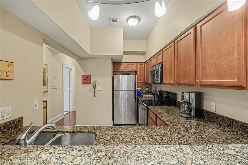 2855 Peachtree Road Ne Unit 205, Atlanta, Georgia 30305, 2 Bedrooms Bedrooms, 0 ,2 BathroomsBathrooms,Residential,For Sale,2855 Peachtree Road Ne Unit 205,7804147