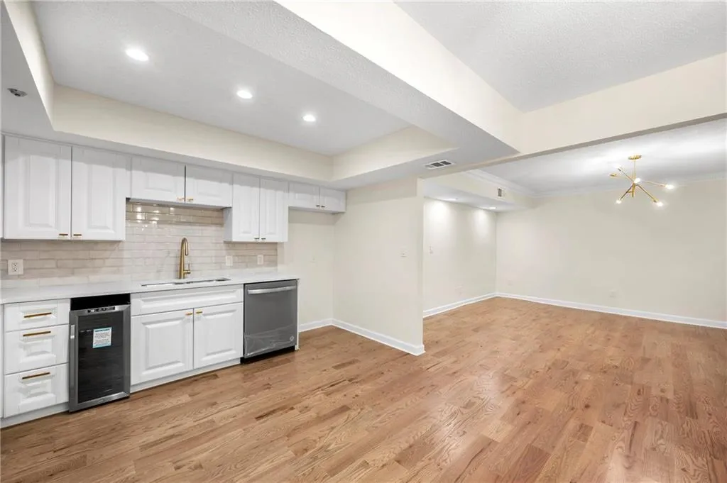 344 The Chace, Sandy Springs, Georgia 30328, 4 Bedrooms Bedrooms, ,3 BathroomsBathrooms,Residential,Sold,344 The Chace,7122206