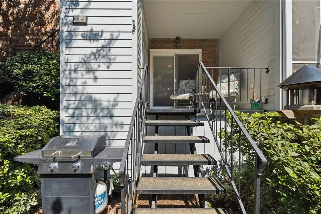 6700 Roswell Road Unit 31b, Atlanta, Georgia 30328, 2 Bedrooms Bedrooms, ,2 BathroomsBathrooms,Residential,For Sale,6700 Roswell Road Unit 31b,7737489