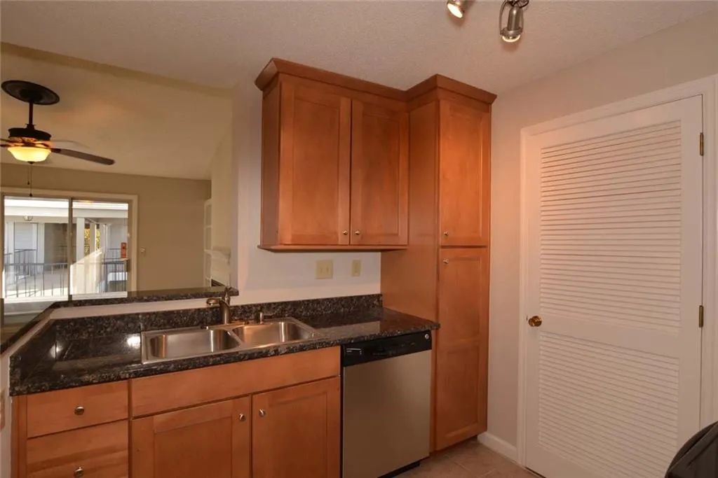 534 Granville Court, Sandy Springs, Georgia 30328, 1 Bedroom Bedrooms, ,1 BathroomBathrooms,Residential,Sold,534 Granville Court,6104208