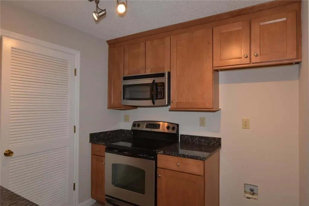 534 Granville Court, Sandy Springs, Georgia 30328, 1 Bedroom Bedrooms, ,1 BathroomBathrooms,Residential,Sold,534 Granville Court,6104208