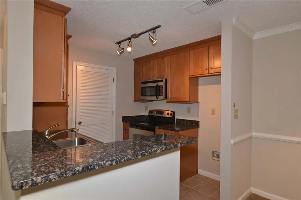 534 Granville Court, Sandy Springs, Georgia 30328, 1 Bedroom Bedrooms, ,1 BathroomBathrooms,Residential,Sold,534 Granville Court,6104208