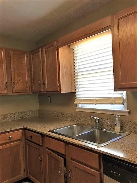 405 Garden Court, Atlanta, Georgia 30328, 3 Bedrooms Bedrooms, ,2 BathroomsBathrooms,Residential,Sold,405 Garden Court,5828797