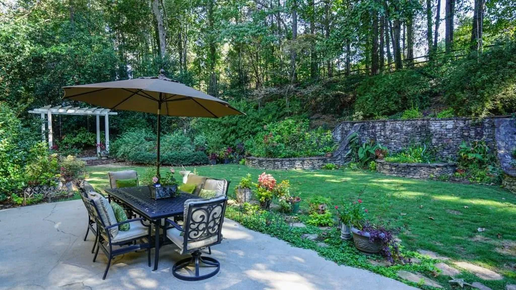 9590 Huntcliff Trace, Sandy Springs, Georgia 30350, 5 Bedrooms Bedrooms, ,5 BathroomsBathrooms,Residential,Sold,9590 Huntcliff Trace,5924291