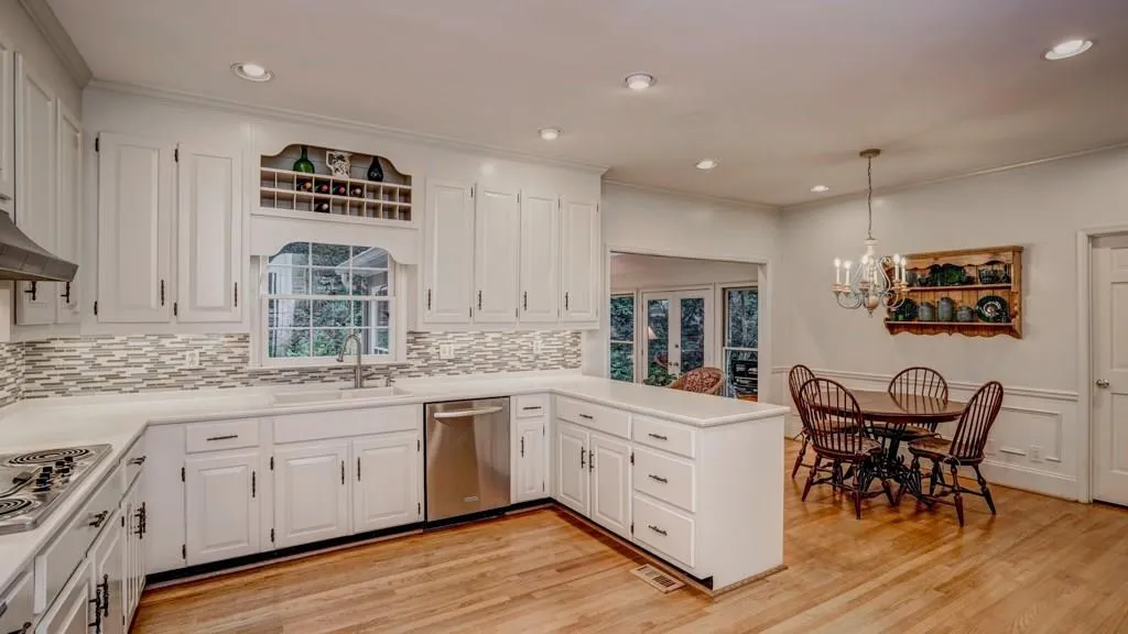 9590 Huntcliff Trace, Sandy Springs, Georgia 30350, 5 Bedrooms Bedrooms, ,5 BathroomsBathrooms,Residential,Sold,9590 Huntcliff Trace,5924291