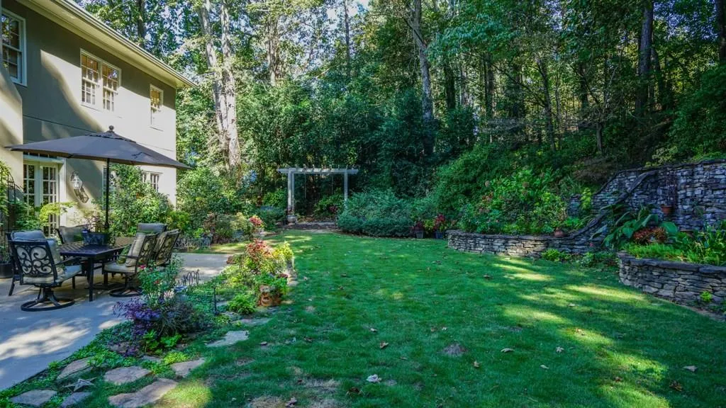 9590 Huntcliff Trace, Sandy Springs, Georgia 30350, 5 Bedrooms Bedrooms, ,5 BathroomsBathrooms,Residential,Sold,9590 Huntcliff Trace,5924291