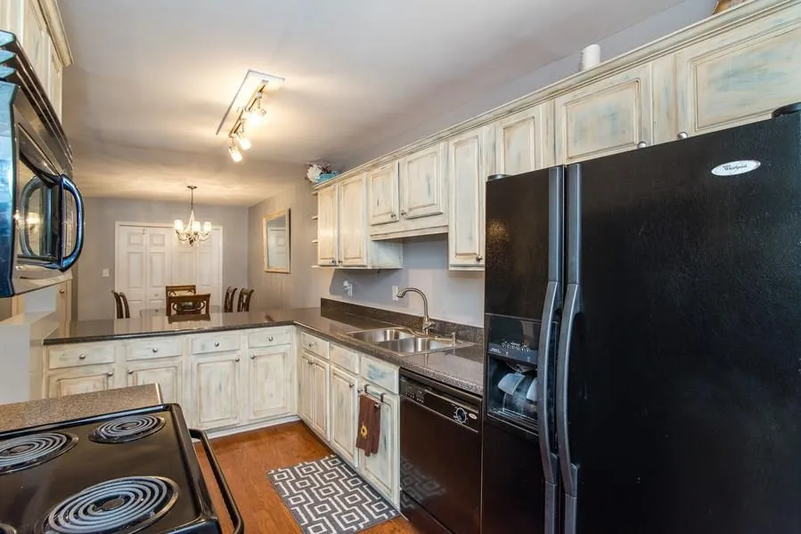 208 Brighton Point, Atlanta, Georgia 30328, 2 Bedrooms Bedrooms, ,2 BathroomsBathrooms,Residential,Sold,208 Brighton Point,5694121