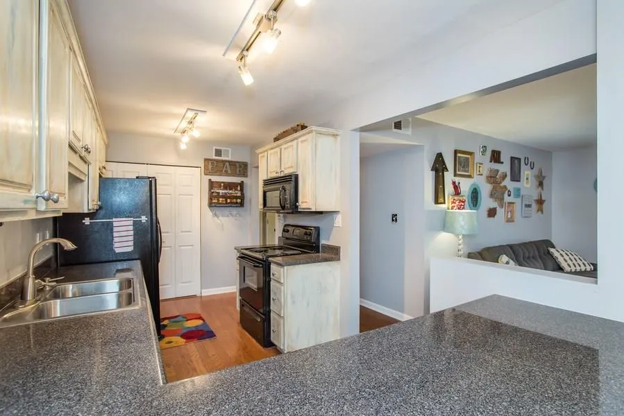 208 Brighton Point, Atlanta, Georgia 30328, 2 Bedrooms Bedrooms, ,2 BathroomsBathrooms,Residential,Sold,208 Brighton Point,5694121
