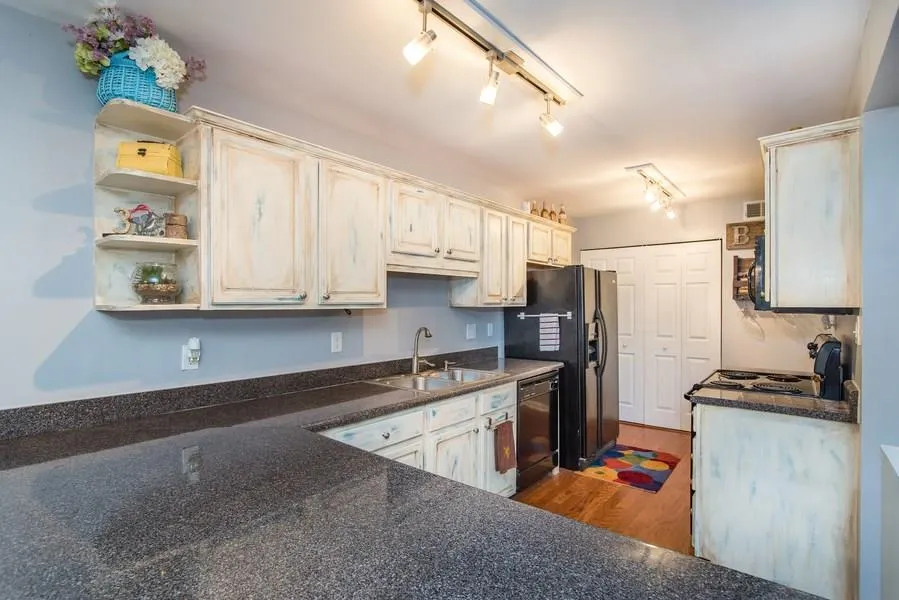 208 Brighton Point, Atlanta, Georgia 30328, 2 Bedrooms Bedrooms, ,2 BathroomsBathrooms,Residential,Sold,208 Brighton Point,5694121