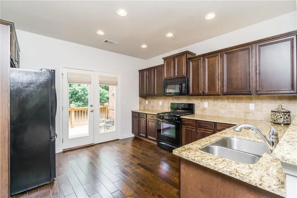 7340 Glisten Avenue, Sandy Springs, Georgia 30328, 3 Bedrooms Bedrooms, ,3 BathroomsBathrooms,Residential,Sold,7340 Glisten Avenue,6774000