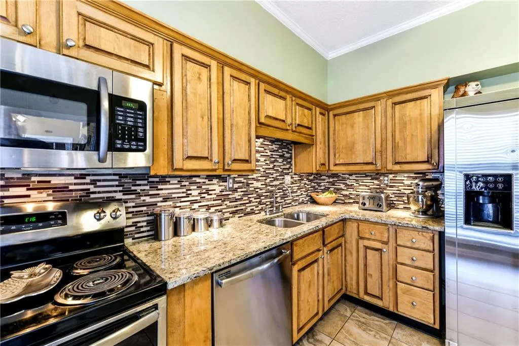 5205 Chemin De Vie, Atlanta, Georgia 30342, 2 Bedrooms Bedrooms, ,2 BathroomsBathrooms,Residential,Sold,5205 Chemin De Vie,5983182