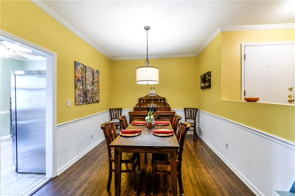 5205 Chemin De Vie, Atlanta, Georgia 30342, 2 Bedrooms Bedrooms, ,2 BathroomsBathrooms,Residential,Sold,5205 Chemin De Vie,5983182