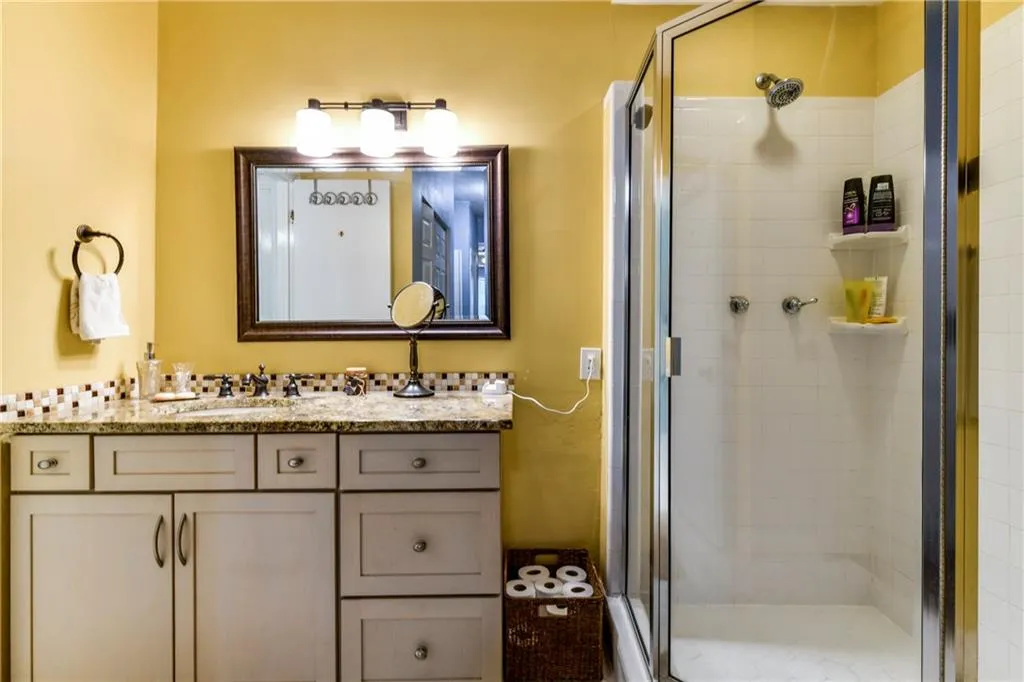 5205 Chemin De Vie, Atlanta, Georgia 30342, 2 Bedrooms Bedrooms, ,2 BathroomsBathrooms,Residential,Sold,5205 Chemin De Vie,5983182