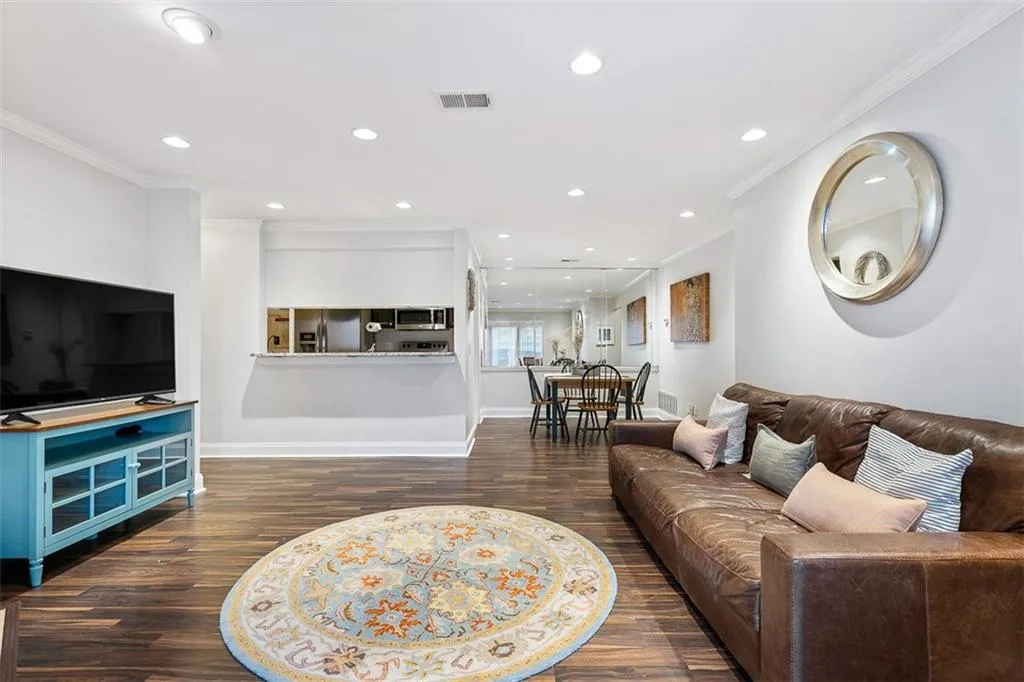 502 Barrington Hills Drive, Sandy Springs, Georgia 30350, 1 Bedroom Bedrooms, ,1 BathroomBathrooms,Residential,Sold,502 Barrington Hills Drive,6851420