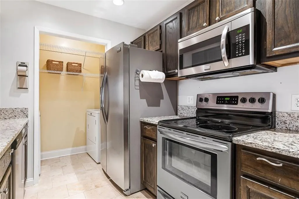 502 Barrington Hills Drive, Sandy Springs, Georgia 30350, 1 Bedroom Bedrooms, ,1 BathroomBathrooms,Residential,Sold,502 Barrington Hills Drive,6851420