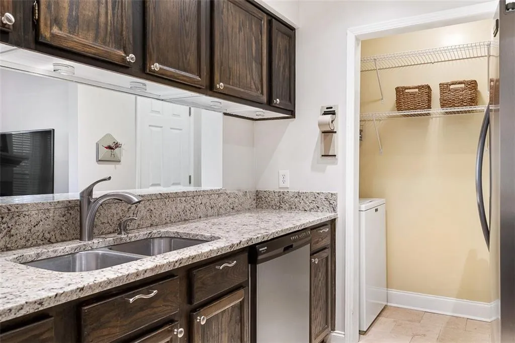 502 Barrington Hills Drive, Sandy Springs, Georgia 30350, 1 Bedroom Bedrooms, ,1 BathroomBathrooms,Residential,Sold,502 Barrington Hills Drive,6851420