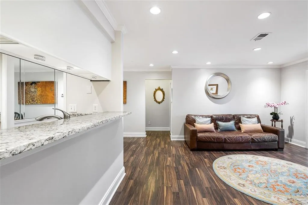 502 Barrington Hills Drive, Sandy Springs, Georgia 30350, 1 Bedroom Bedrooms, ,1 BathroomBathrooms,Residential,Sold,502 Barrington Hills Drive,6851420